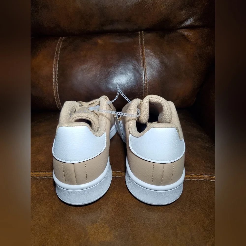 Adidas Urban Court Size 9.5 Men Sneakers